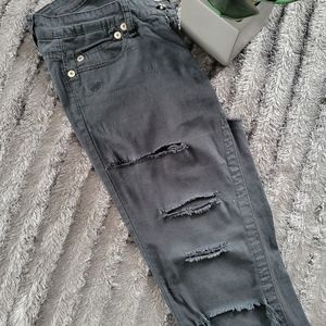 Extremely cute distressed jeans